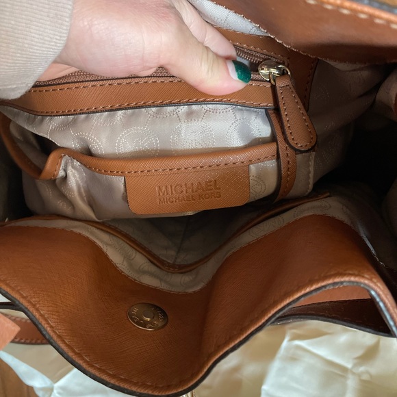 Michael Kors purse - Picture 2 of 9